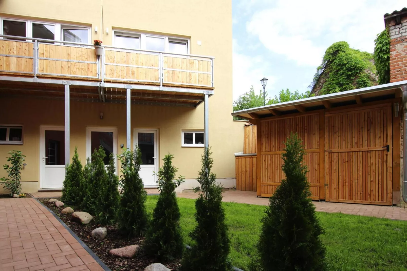 Florian Nr 3-Exterior summer