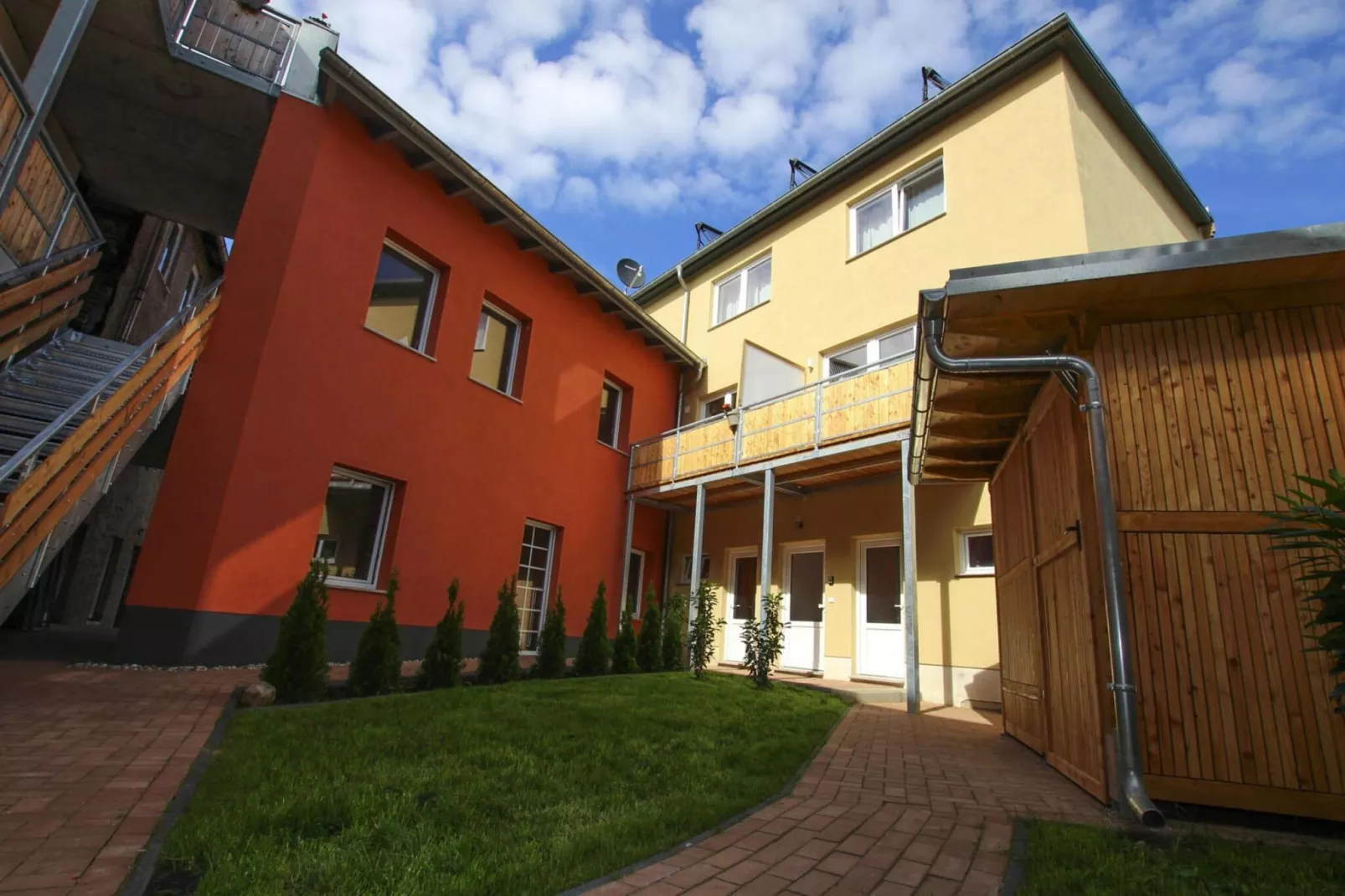 Florian Nr 3-Exterior summer