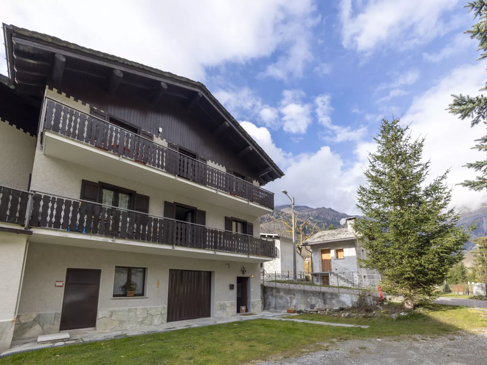 Isola di Madesimo Apartments-Outside