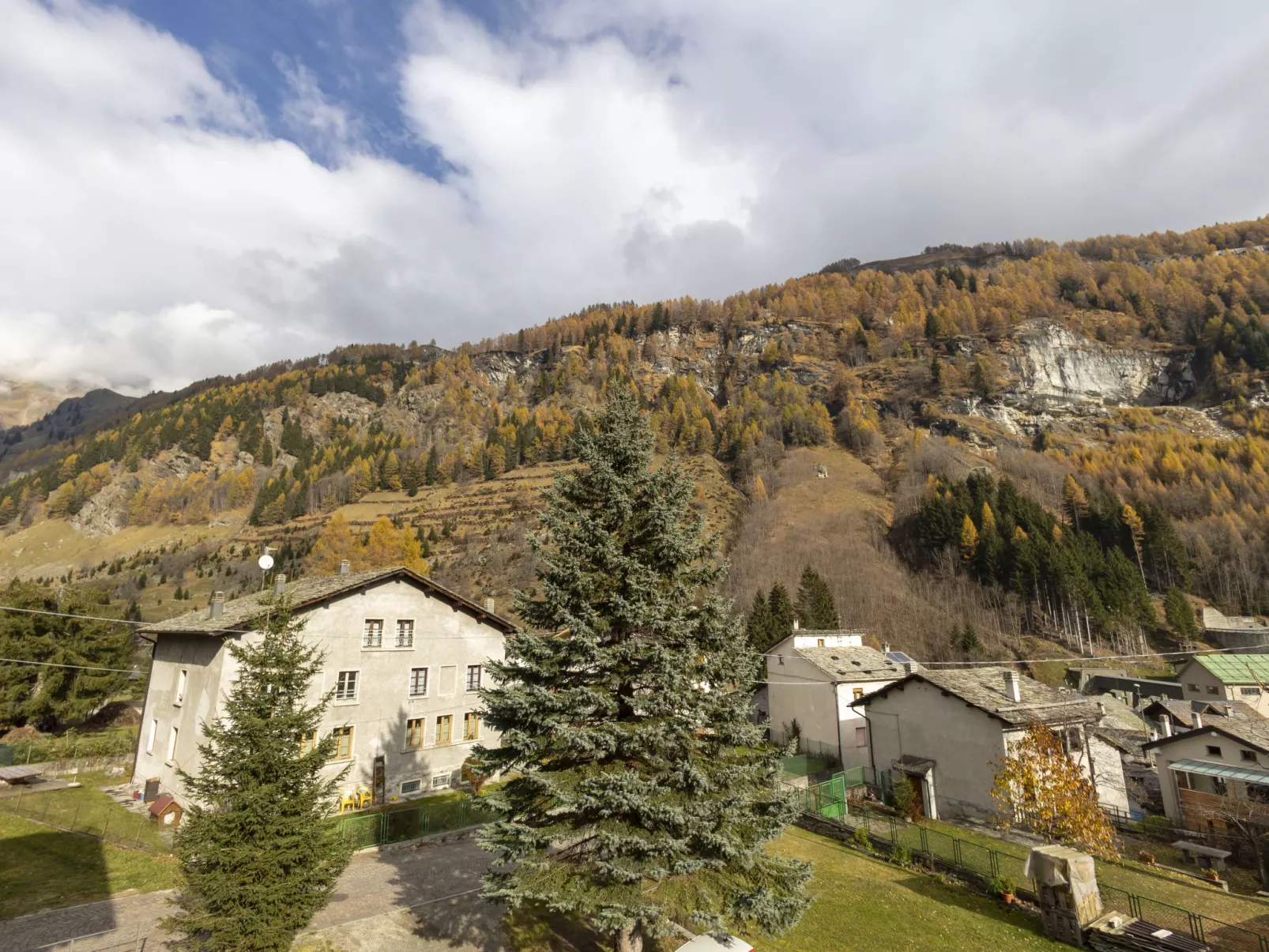 Isola di Madesimo Apartments-Outside