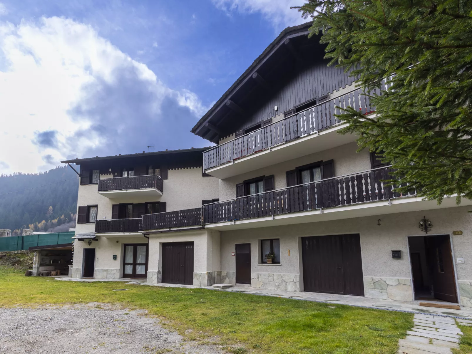 Isola di Madesimo Apartments-Outside