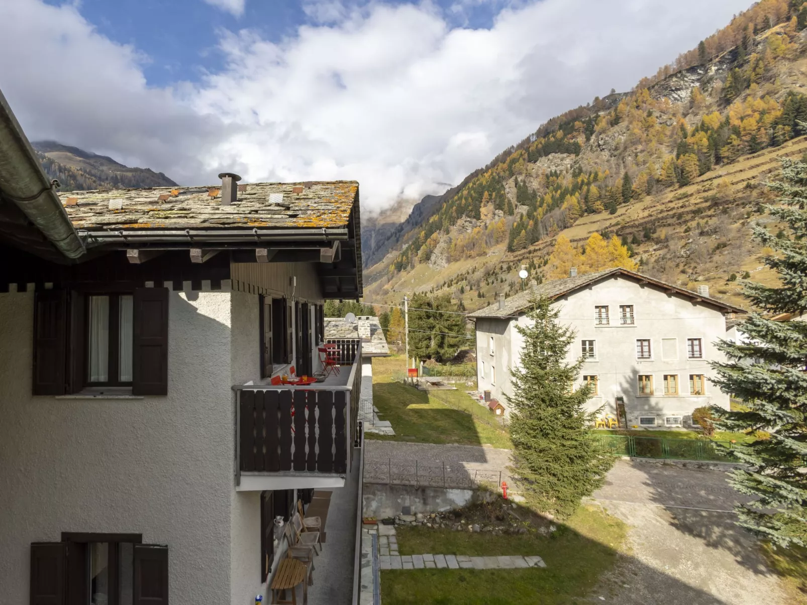 Isola di Madesimo Apartments-Outside