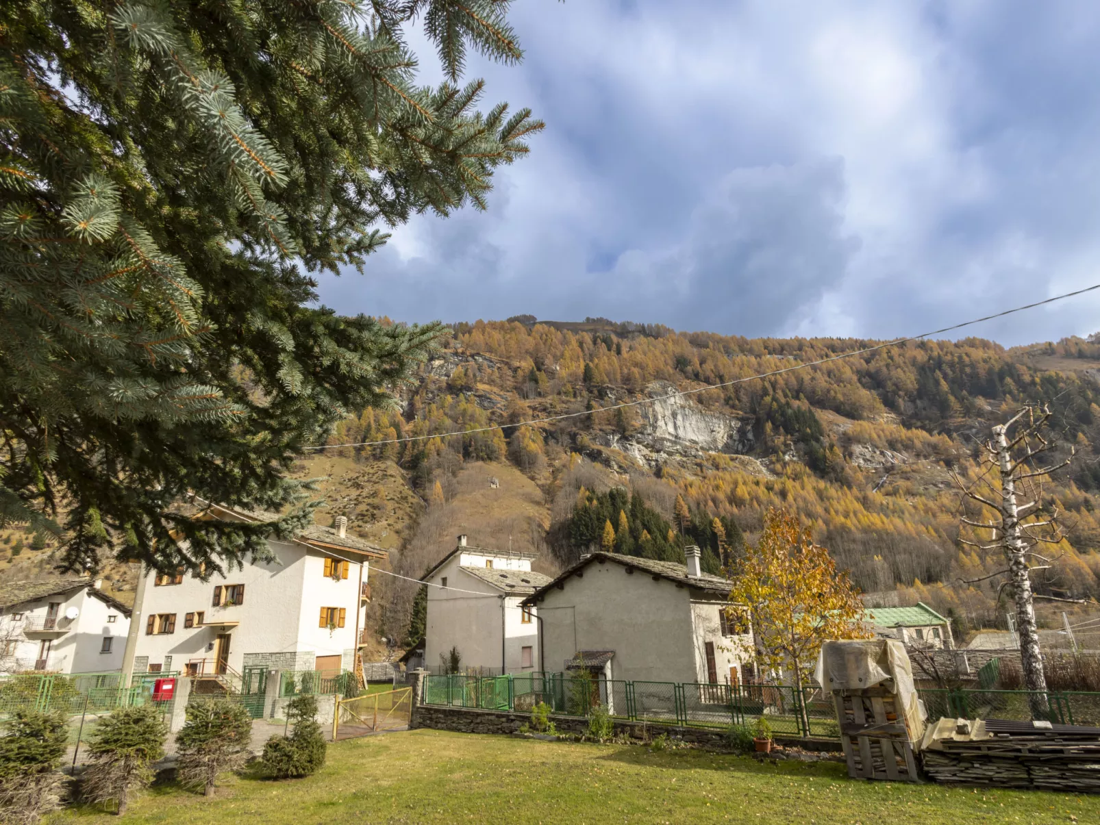 Isola di Madesimo Apartments-Outside