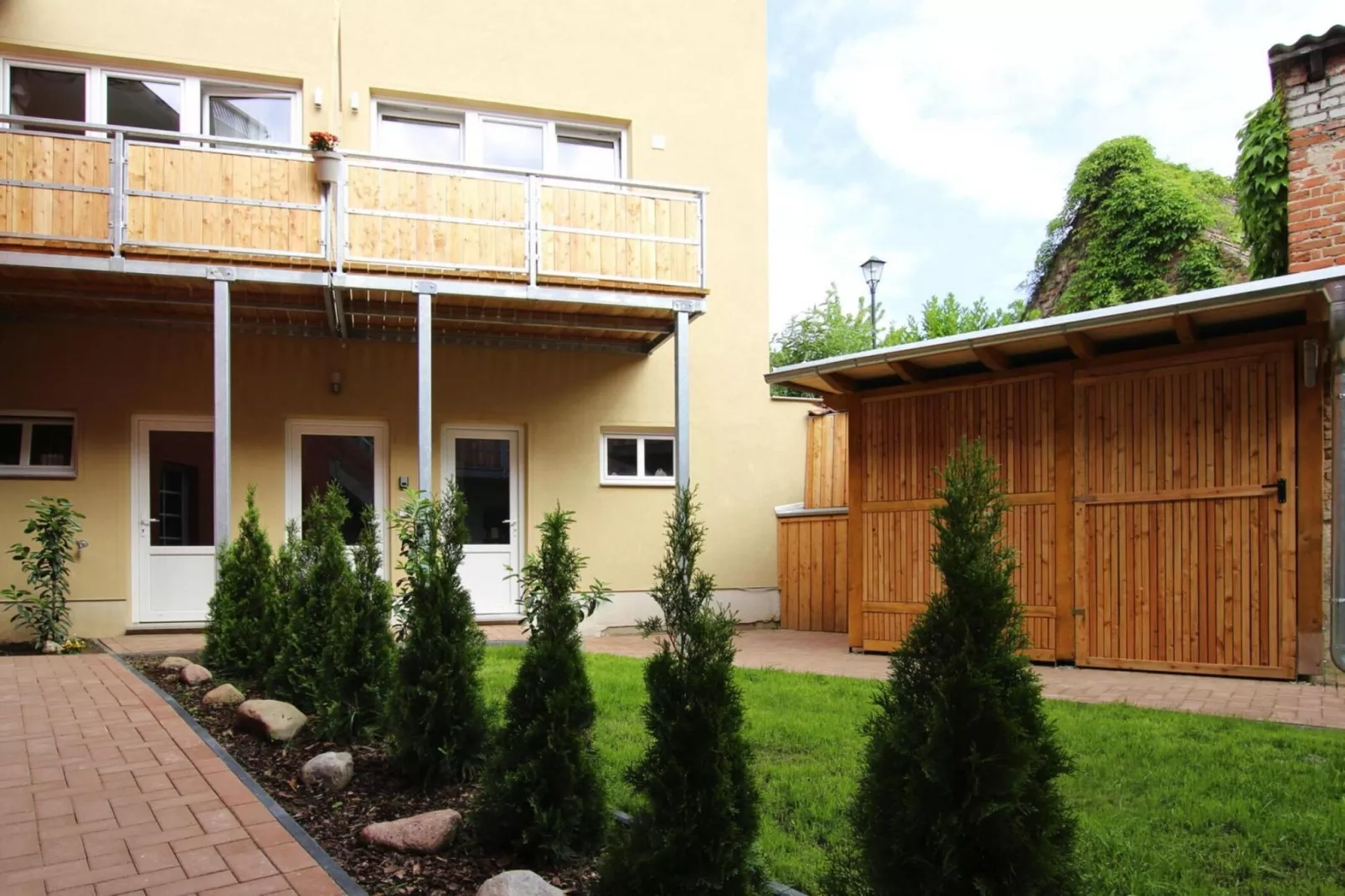 Alex Nr 2-Exterior summer