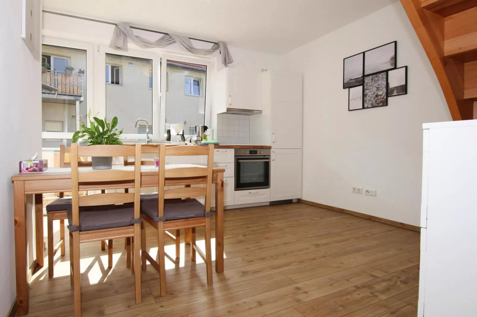 Alex Nr 2-Dining room