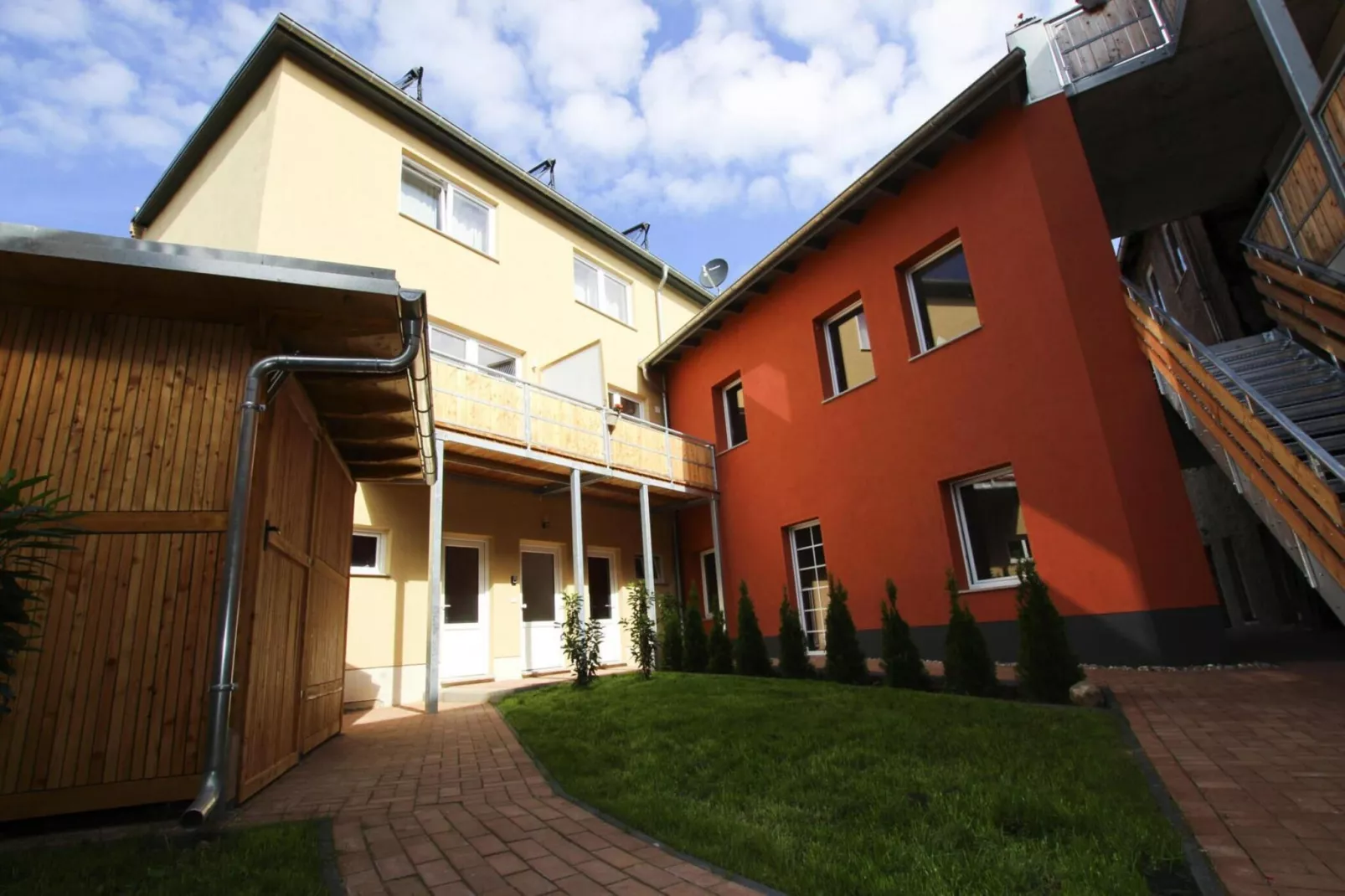 Alex Nr 2-Exterior summer
