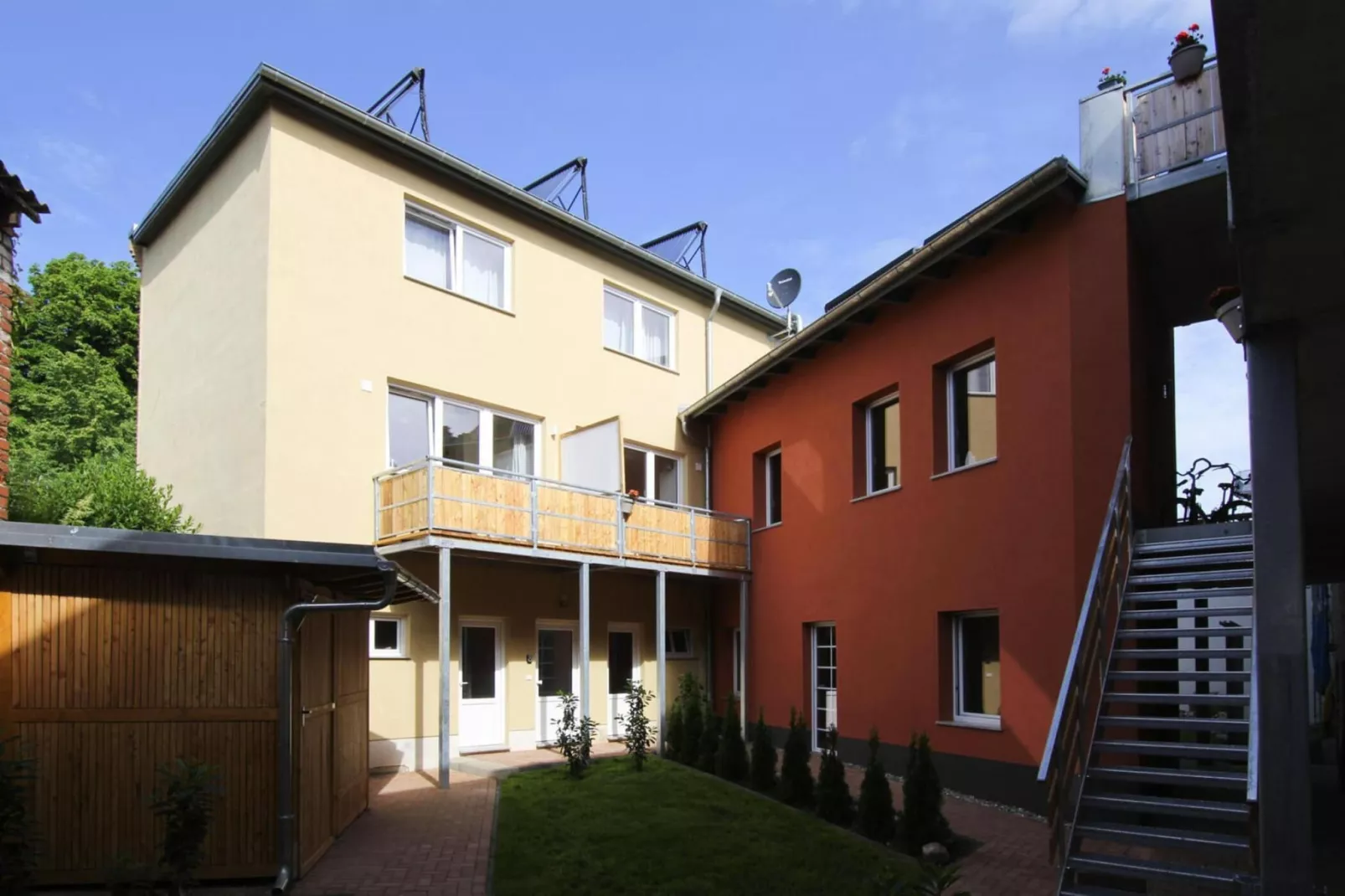 Alex Nr 2-Exterior summer
