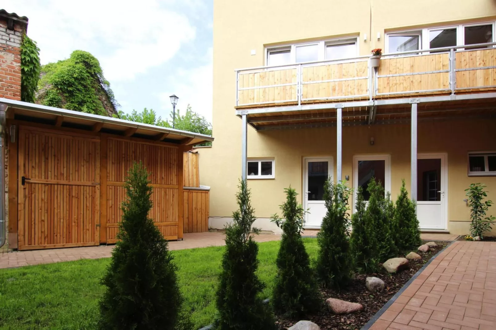 Alex Nr 2-Exterior summer