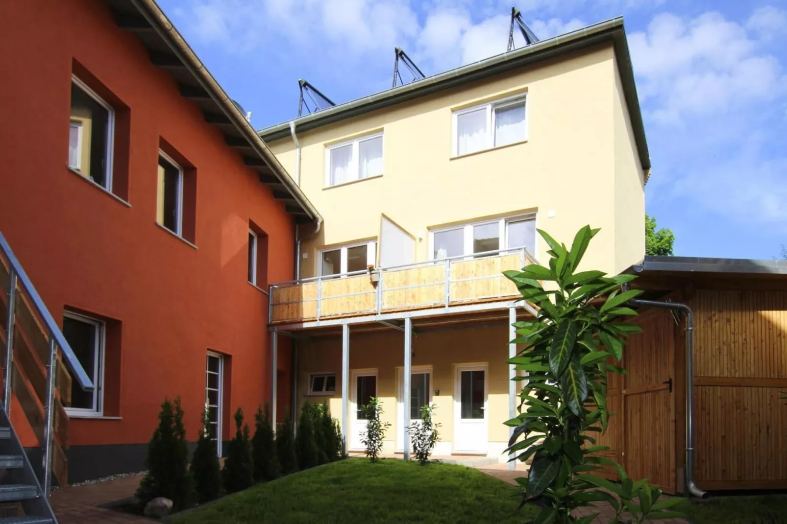 Alex Nr 2-Exterior summer