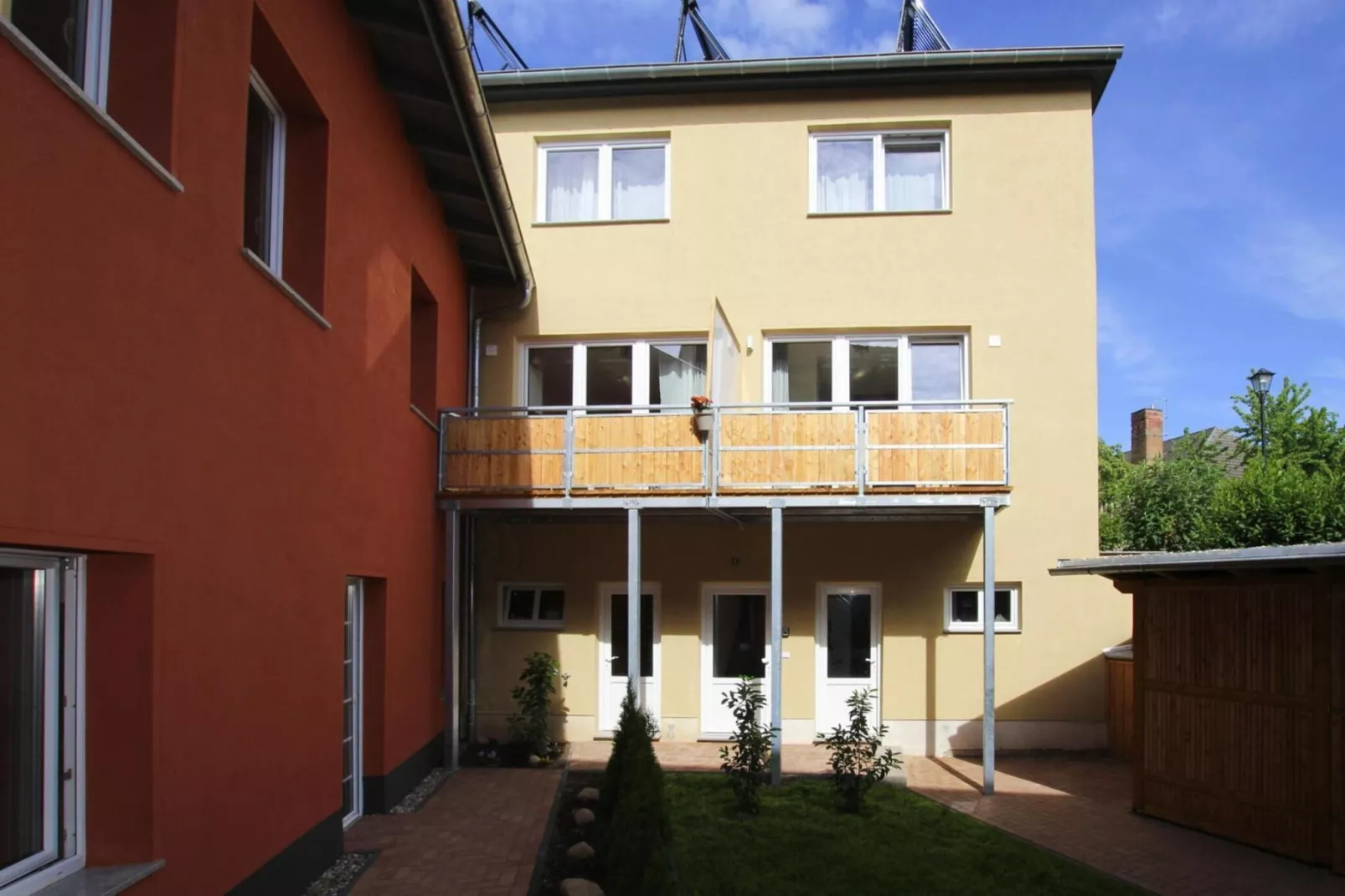 Alex Nr 2-Exterior summer