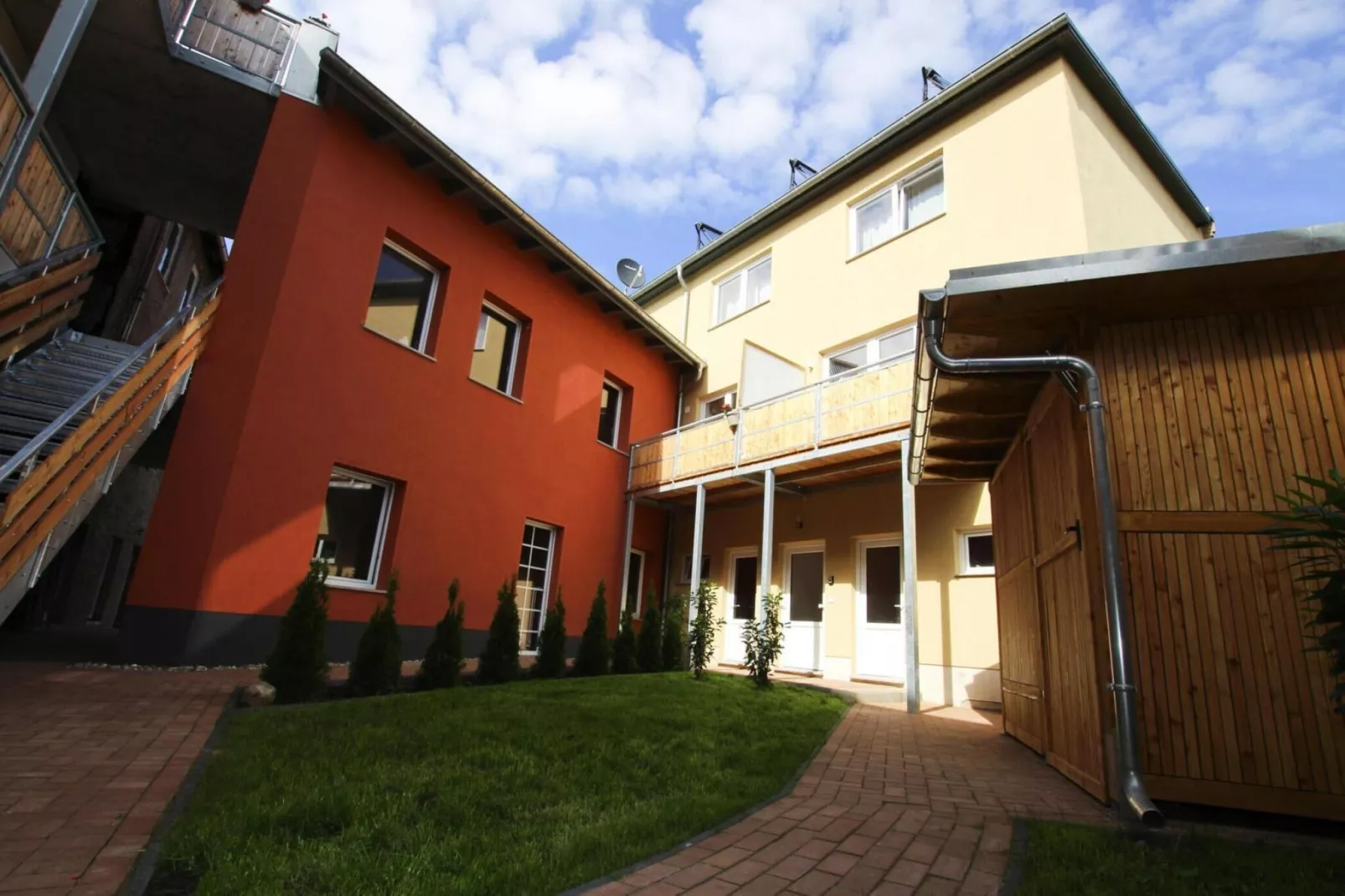 Alex Nr 2-Exterior summer