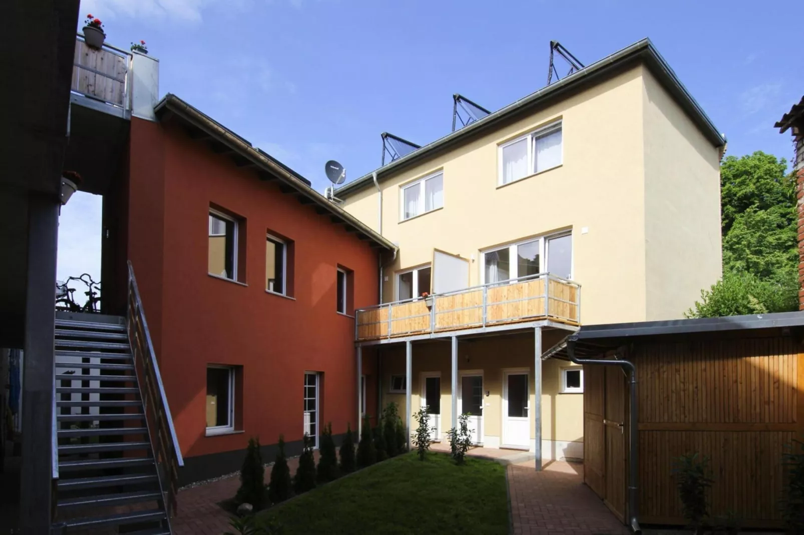 Alex Nr 2-Exterior summer