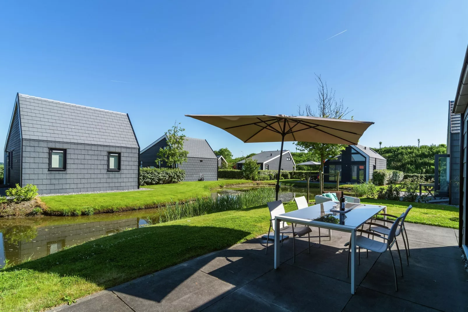 Cosy Oosterschelde-Terrassenbalkon