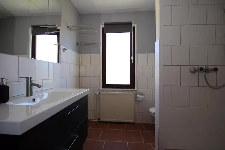 Bungalow 6 Waren-Bathroom