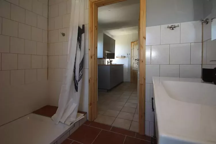 Bungalow 6 Waren-Bathroom