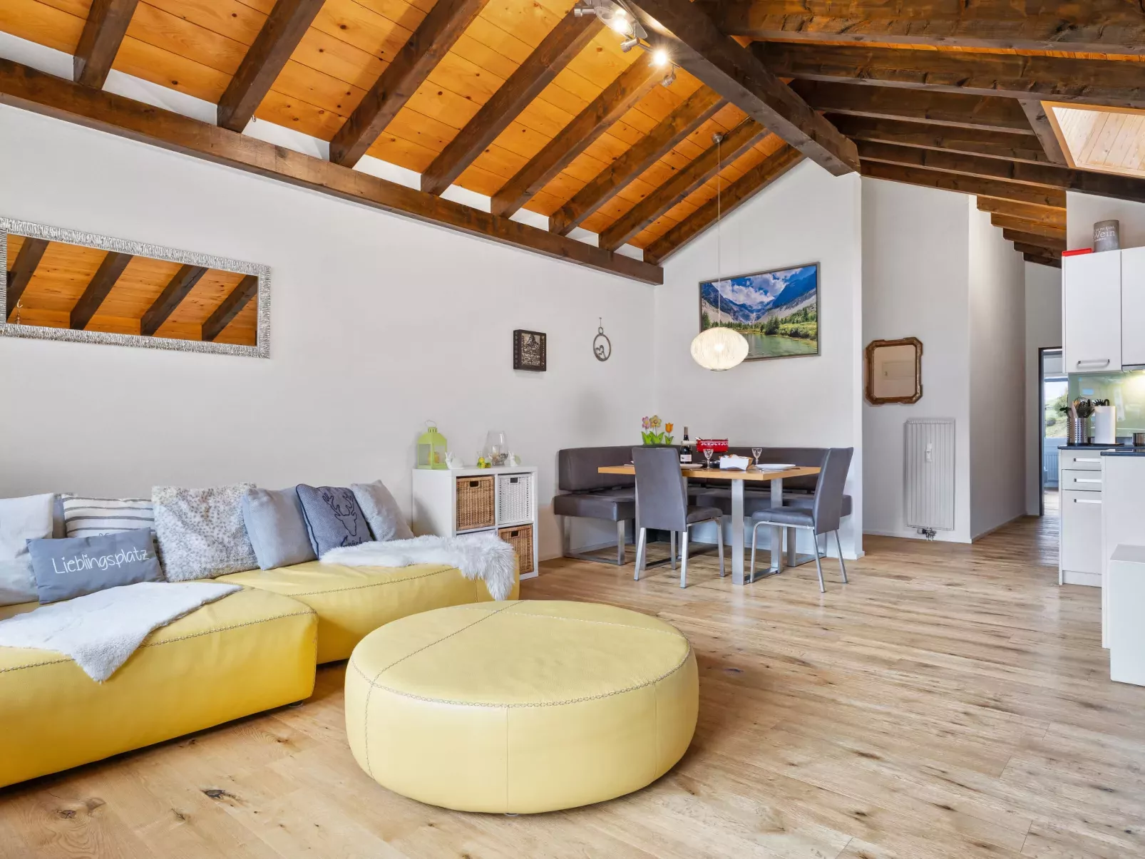 Castello-Inside