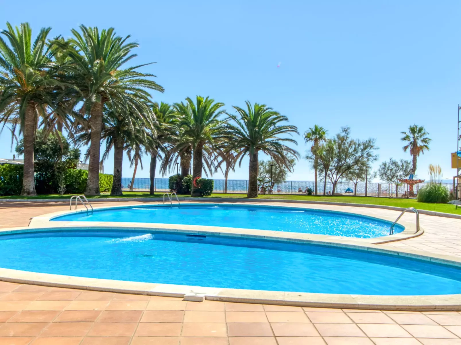 Roses Holiday Center-Dehors