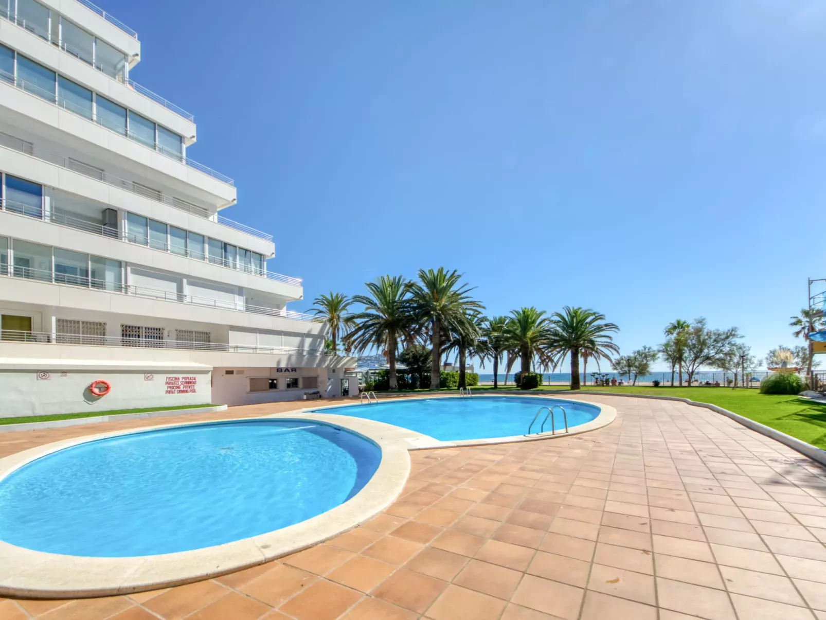 Roses Holiday Center-Dehors