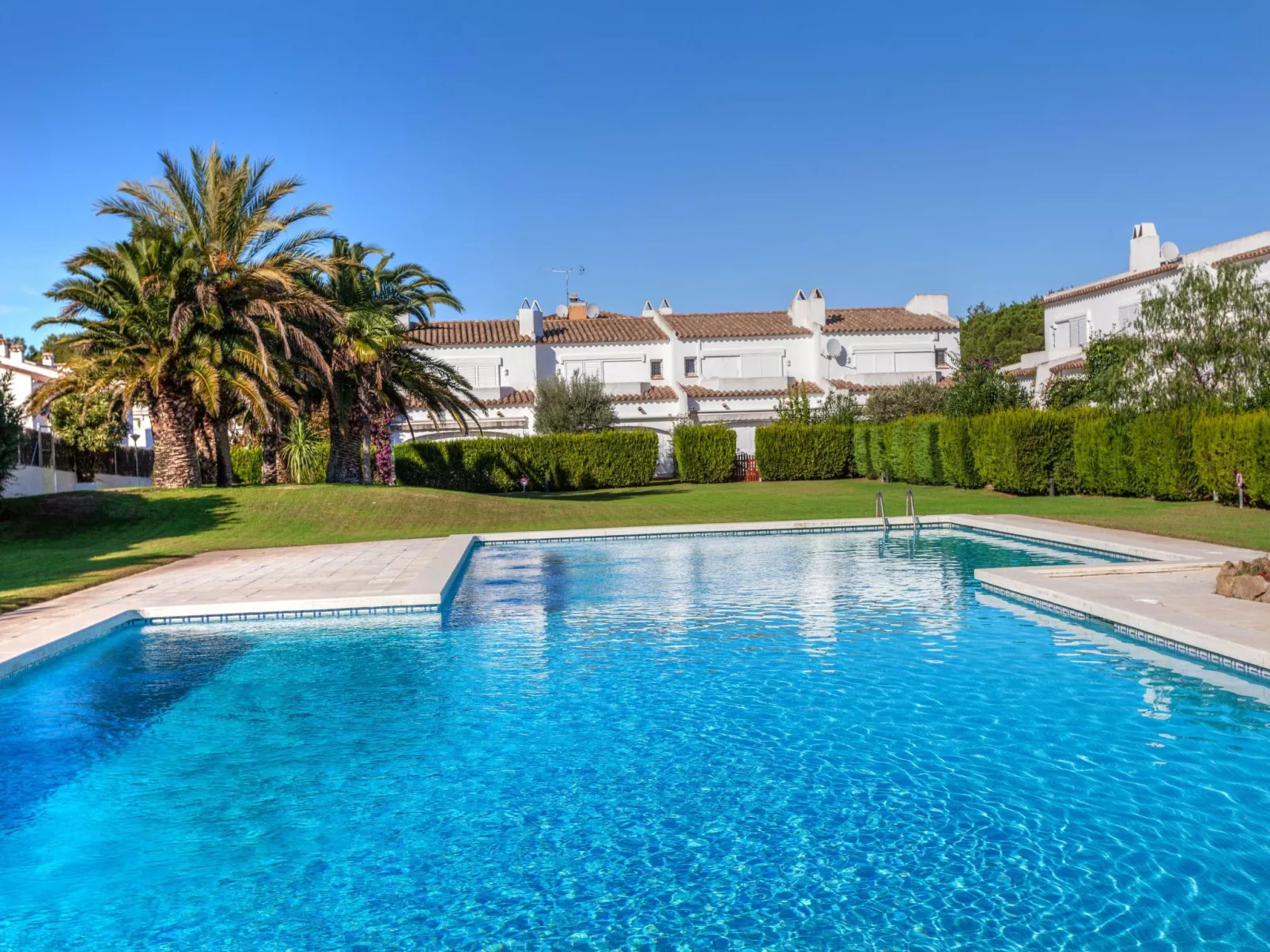 La Reserva IV-Outside