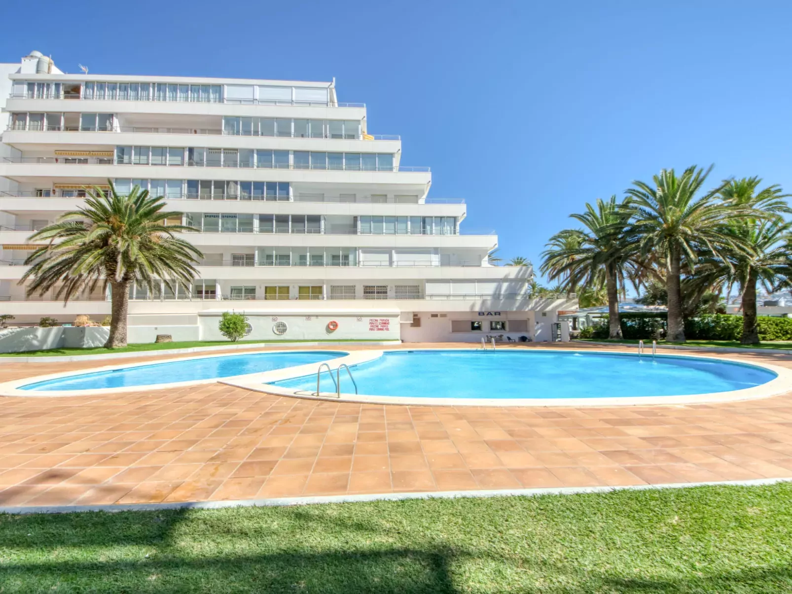 Roses Holiday Center-Dehors