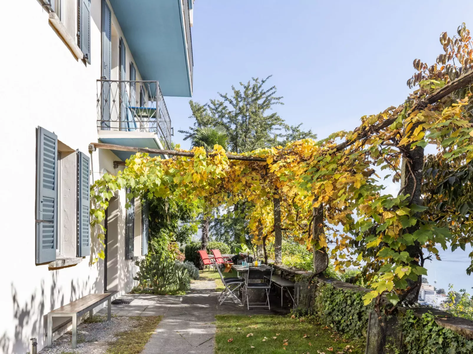 Egner- Apt.Steintisch-Draußen