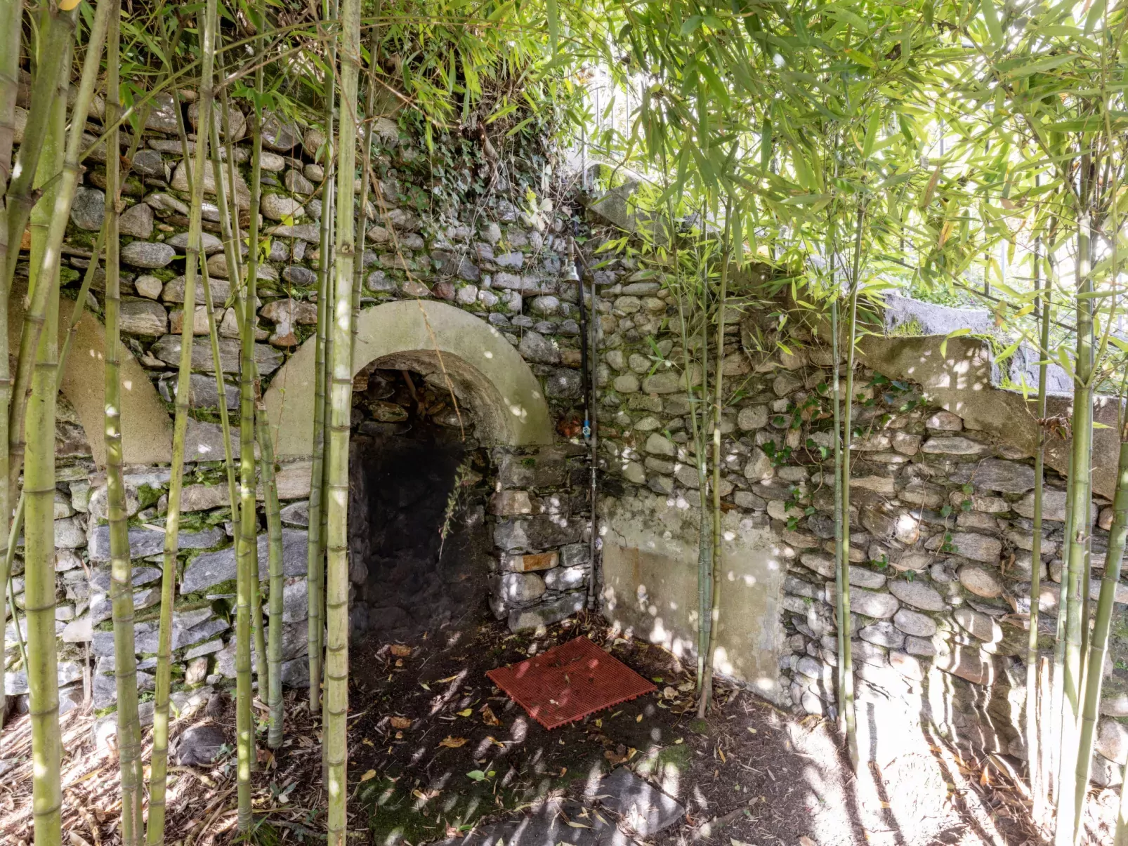 Egner- Apt.Steintisch-Draußen