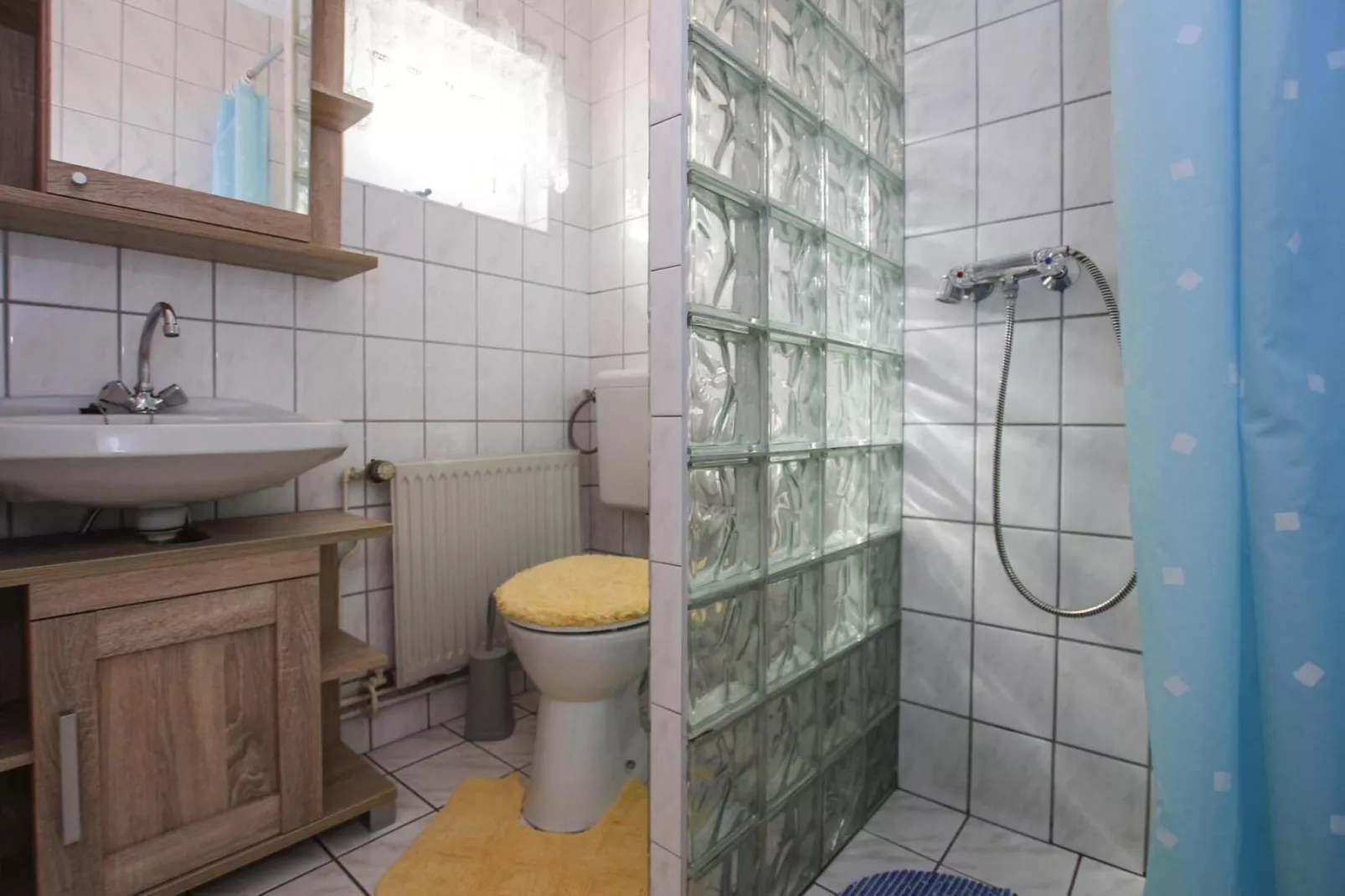 DHH 40 qm-Bathroom