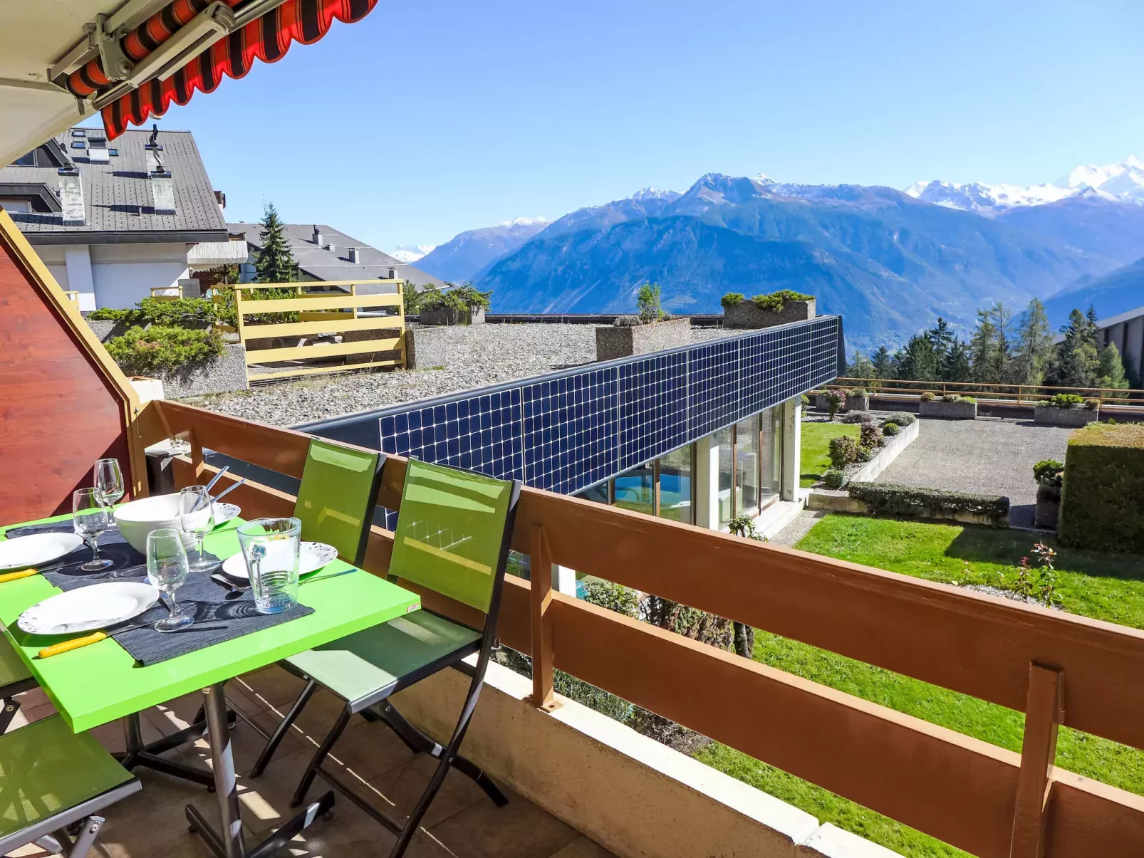 Terrasse des Alpes 2006-Outside