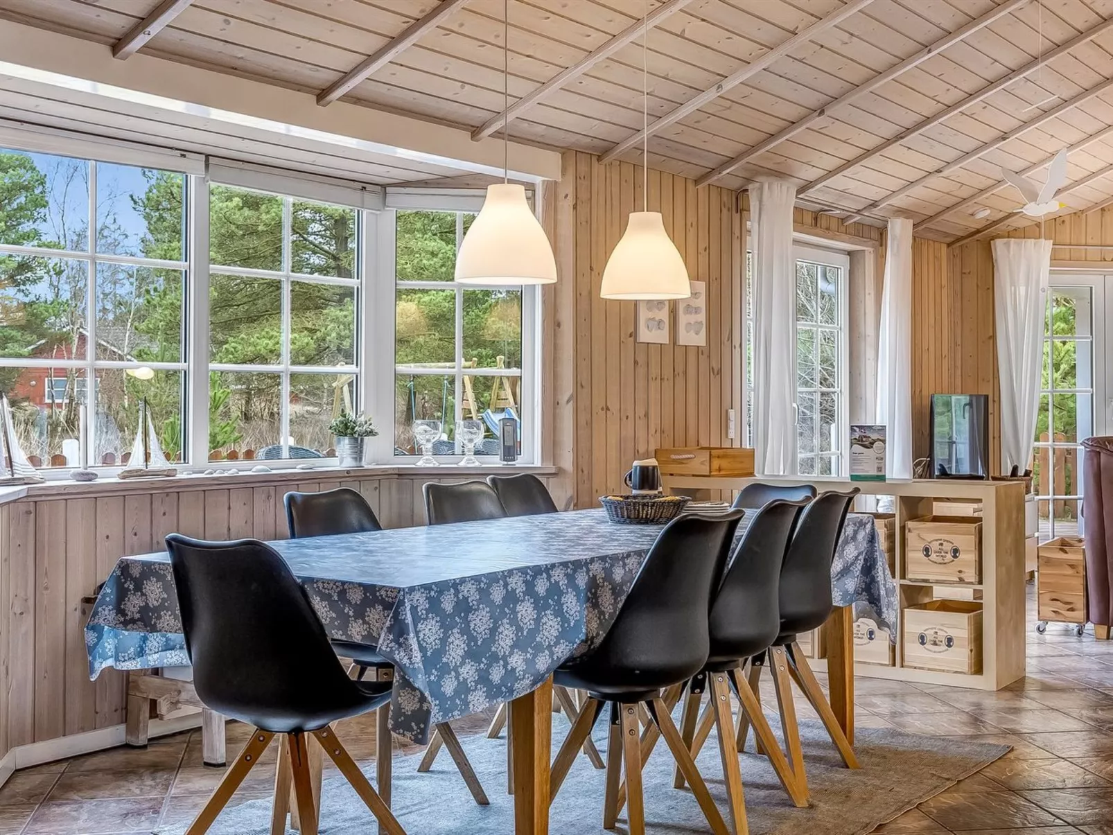 "Orpah" - 2.5km from the sea-Inside
