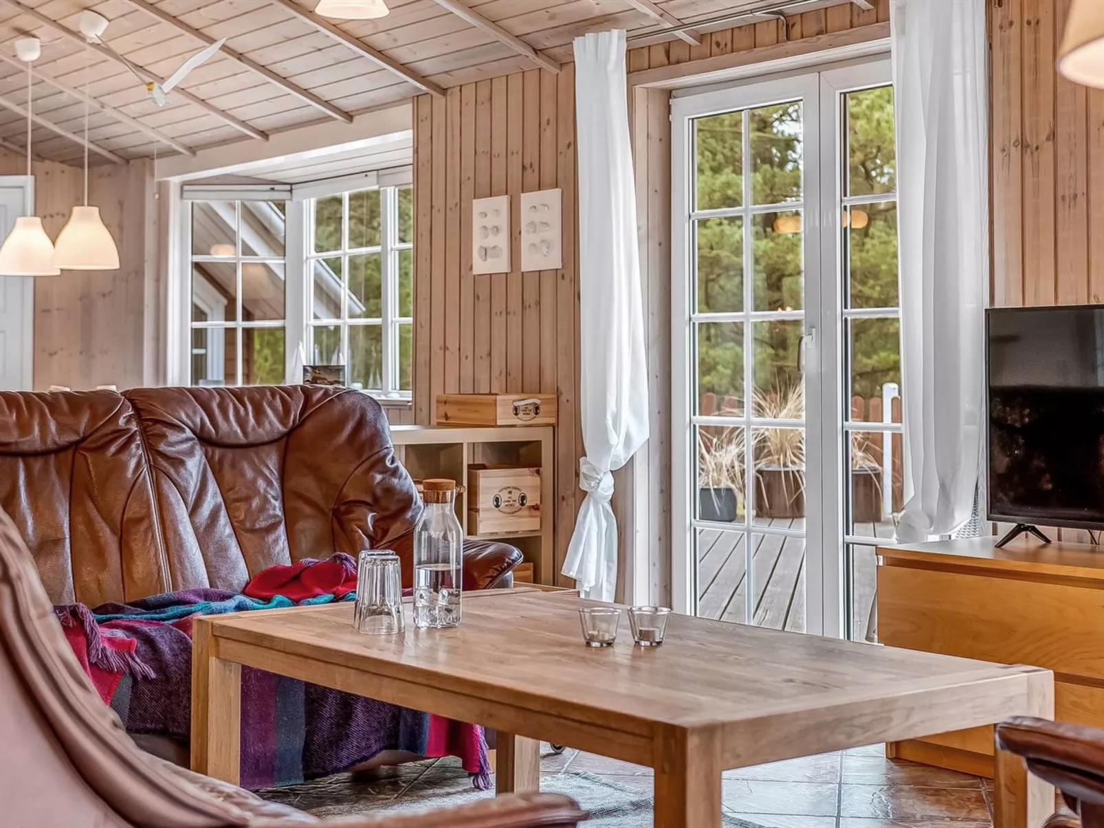 "Orpah" - 2.5km from the sea-Inside