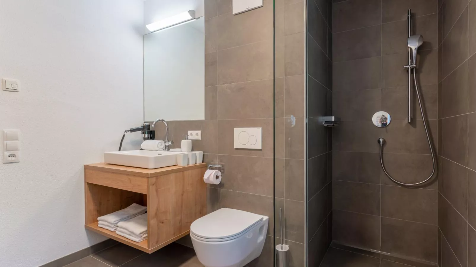 Haus am Hang-Bathroom