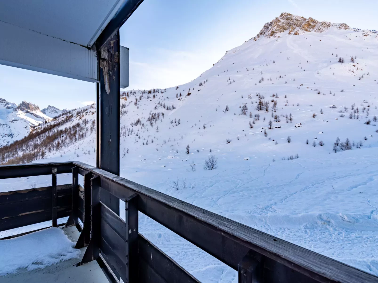Home Club (Lavachet)-Outside