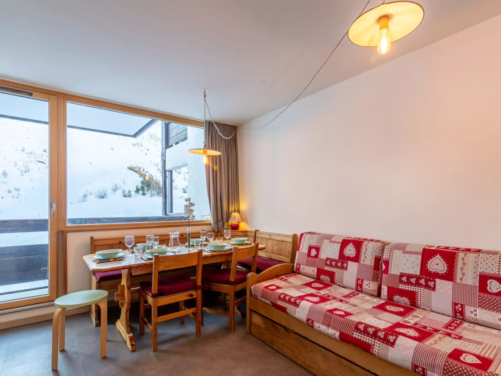 Home Club (Lavachet)-Inside