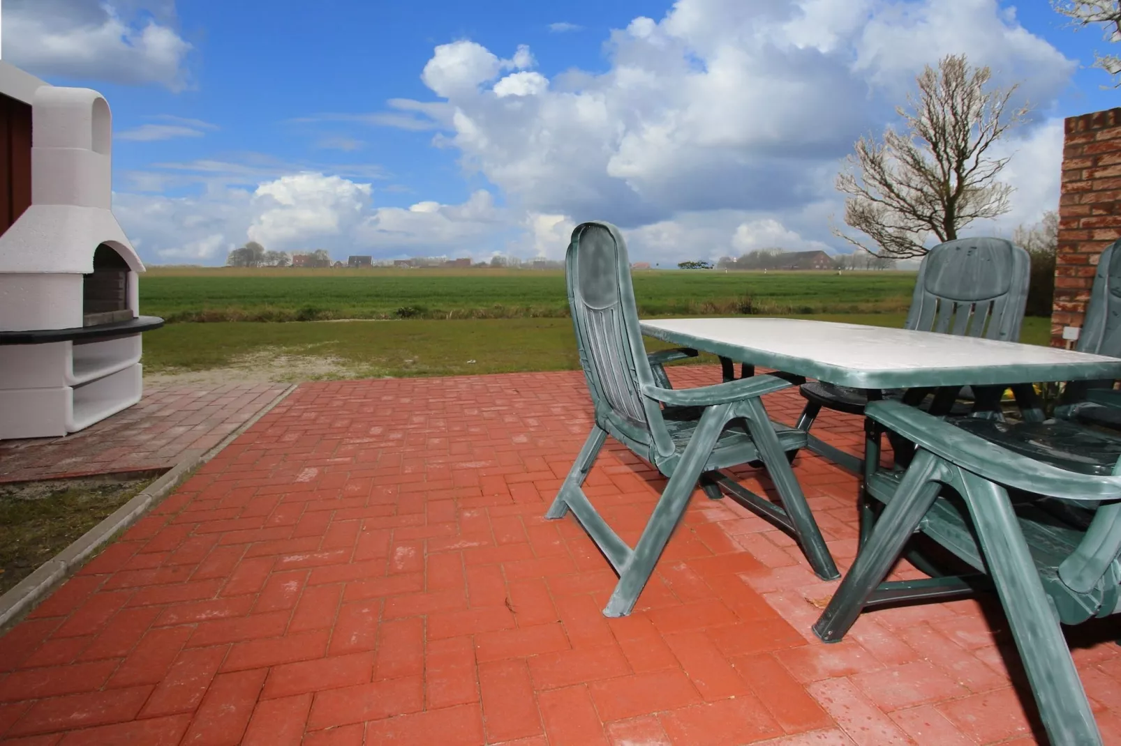 Gemütliche Nordsee-Wohnung in Neßmersiel mit Garten und Feldblick-Terrace balcony
