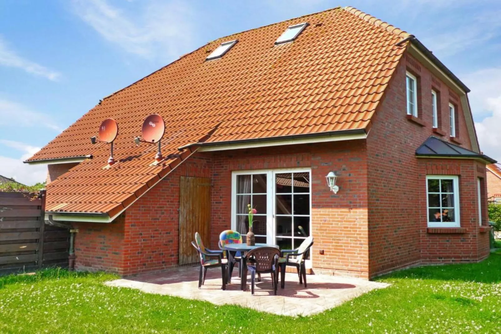 Gemütliche Nordsee-Wohnung in Neßmersiel mit Garten und Feldblick-Areas summer 1km