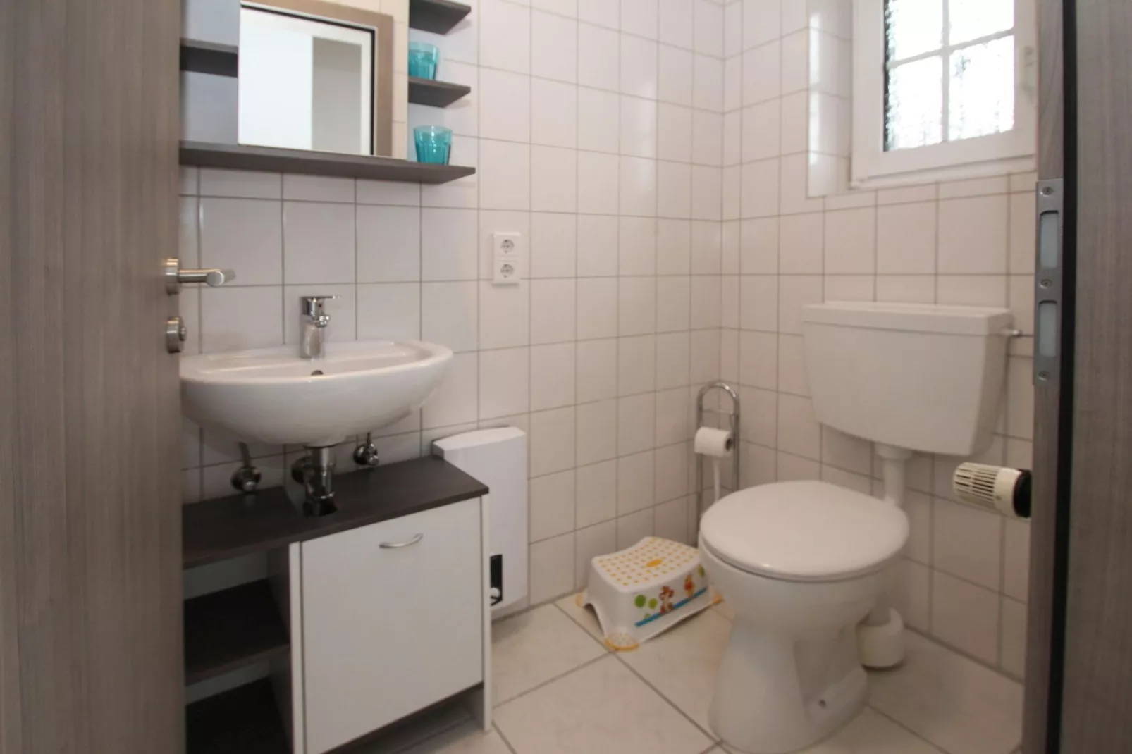 Doppelhaushälfte in Schwittersum-Bathroom