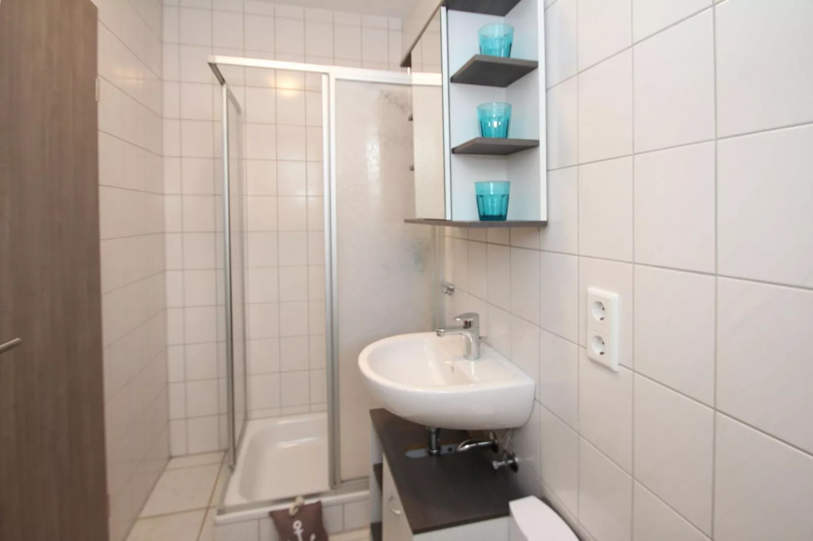 Doppelhaushälfte in Schwittersum-Bathroom