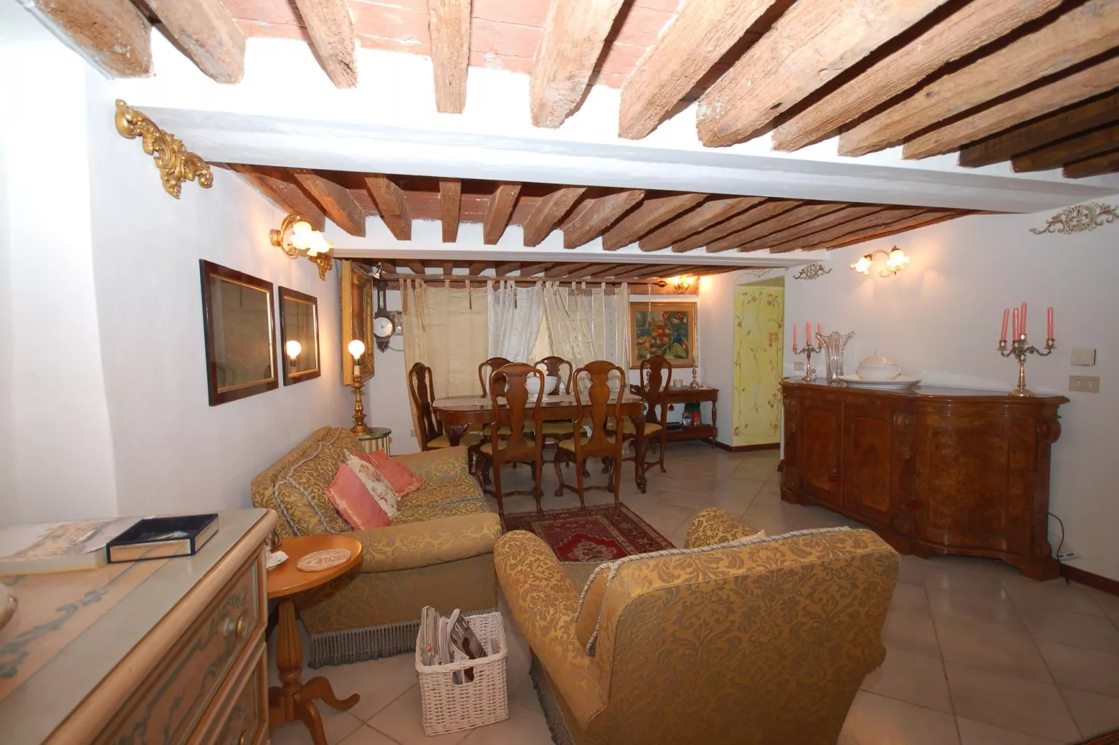 Aria di Lucca-Living room
