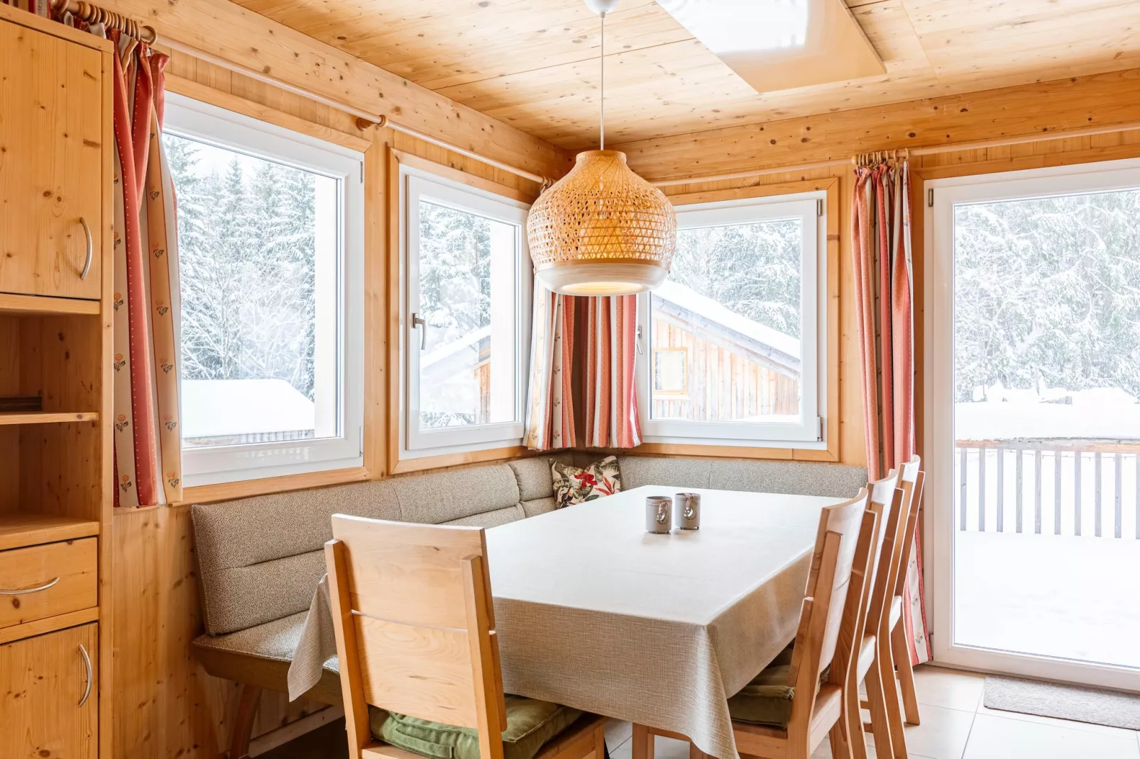 Alpendorf Dachstein West 1-Dining room