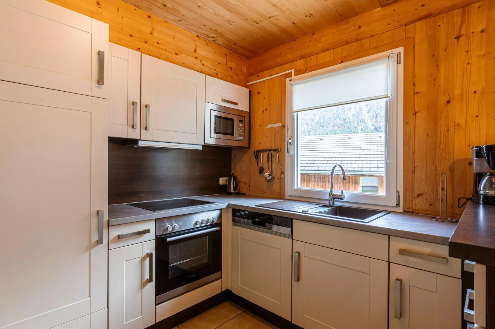 Alpendorf Dachstein West 1-Dining room