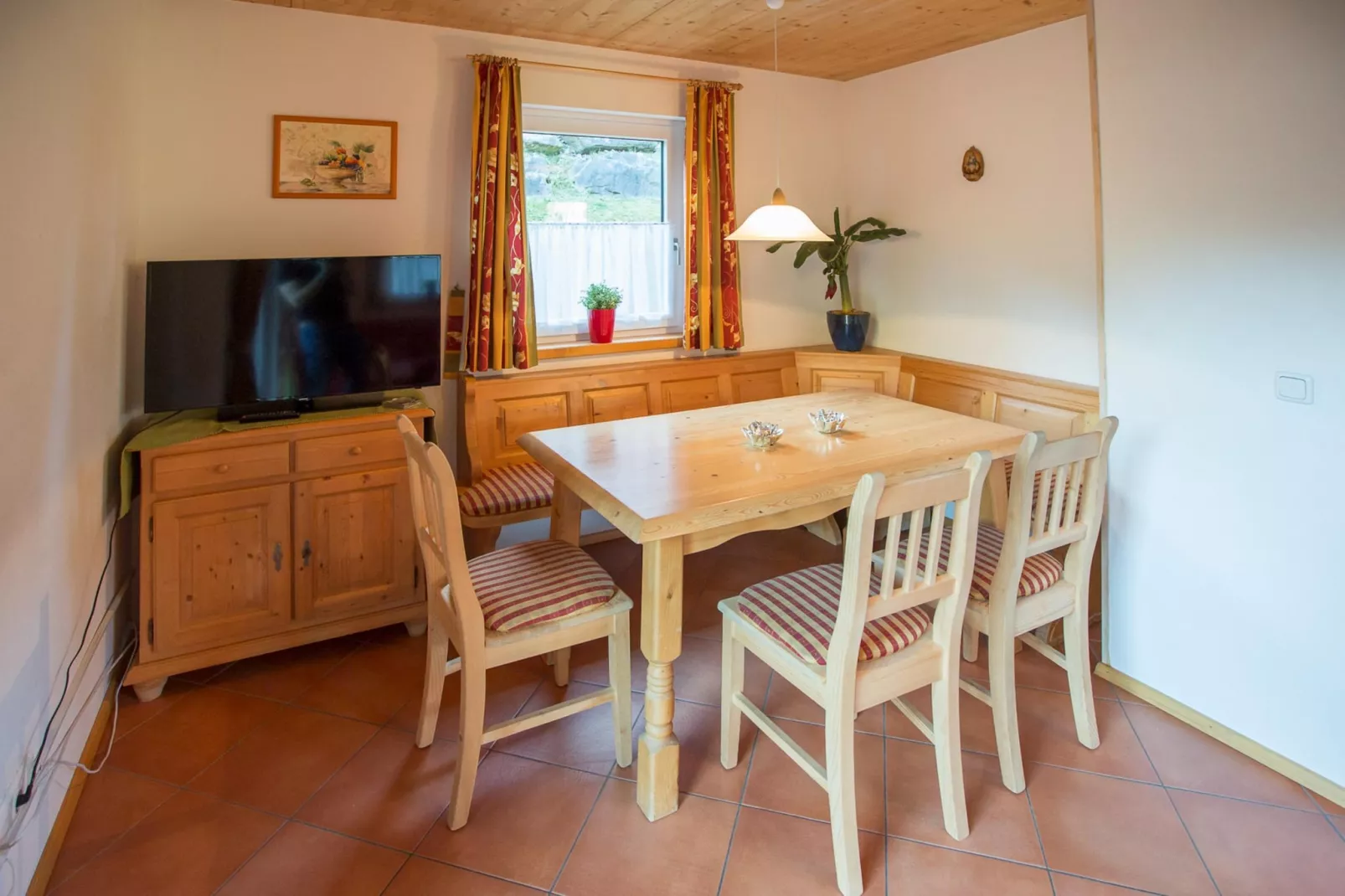 Alpendorf Dachstein West 3-Dining room