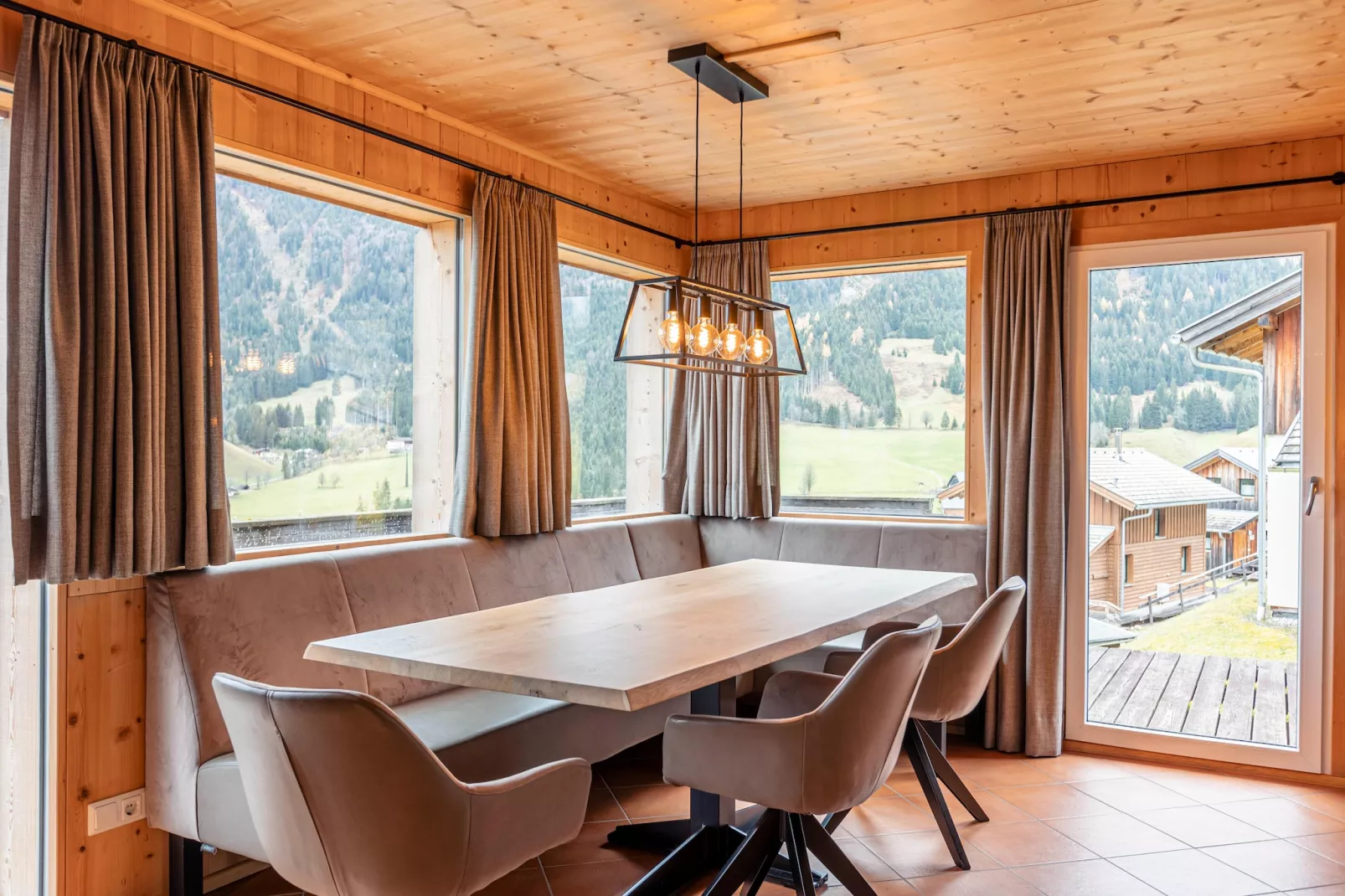 Alpendorf Dachstein West 3-Kitchen