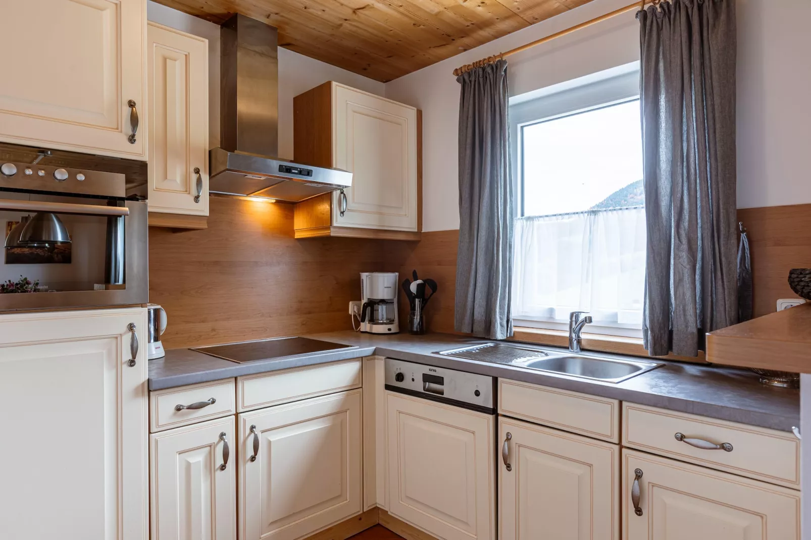 Alpendorf Dachstein West 3-Kitchen