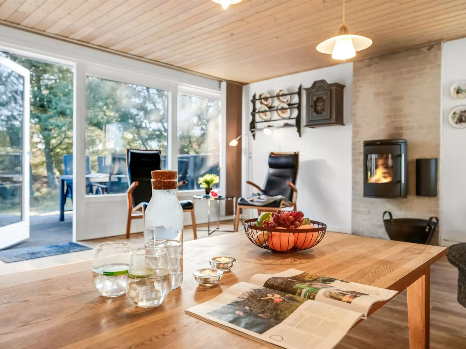 "Jula" - 800m from the sea-Drinnen