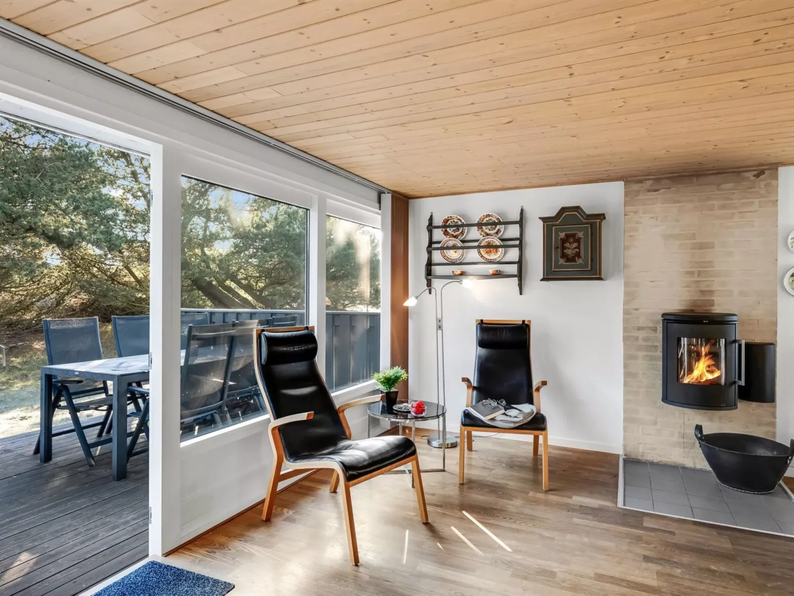 "Jula" - 800m from the sea-Drinnen