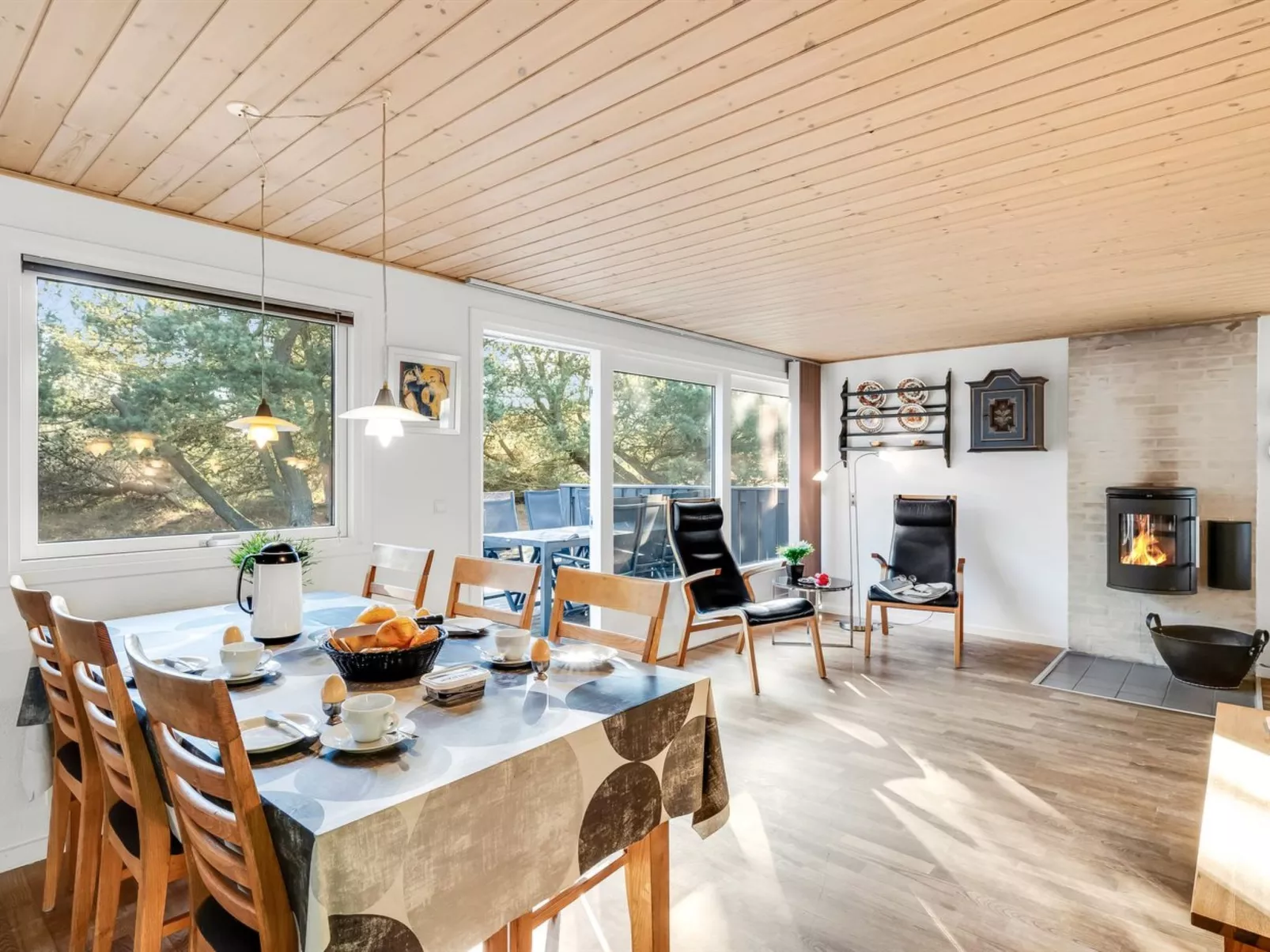 "Jula" - 800m from the sea-Drinnen