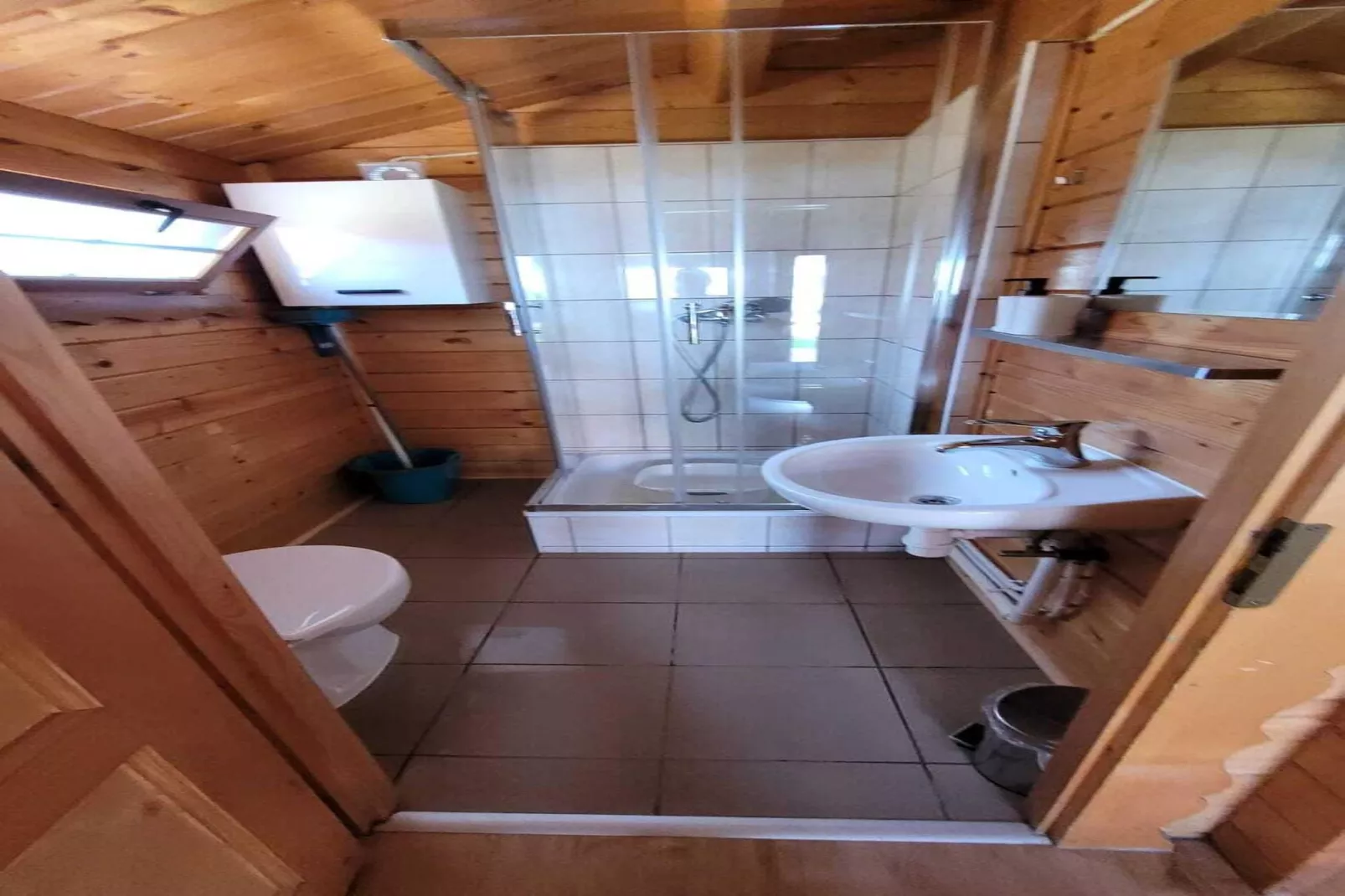 Domki Mazires-Bathroom