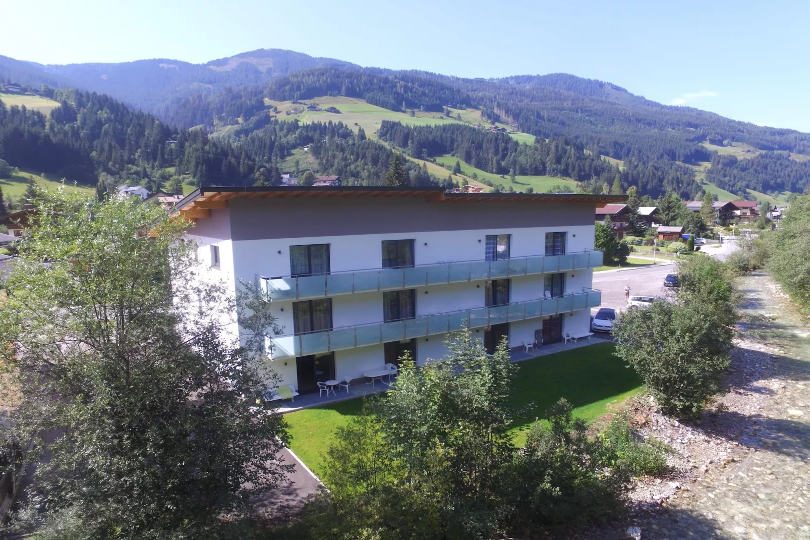 Alpine Lodge 2-Exterior summer