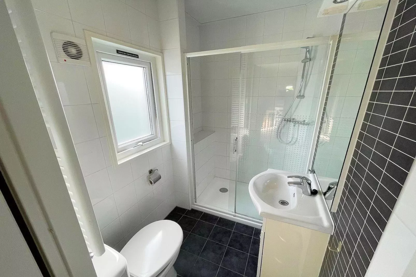 Vakantiepark de Tabaksschuur 2-Bathroom