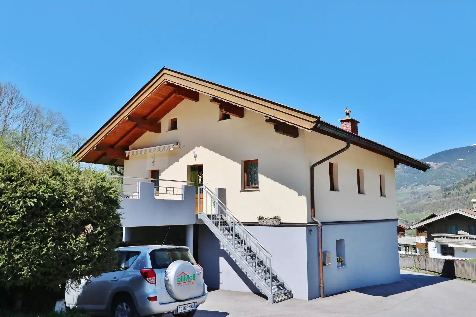 Hofer-Exterior summer